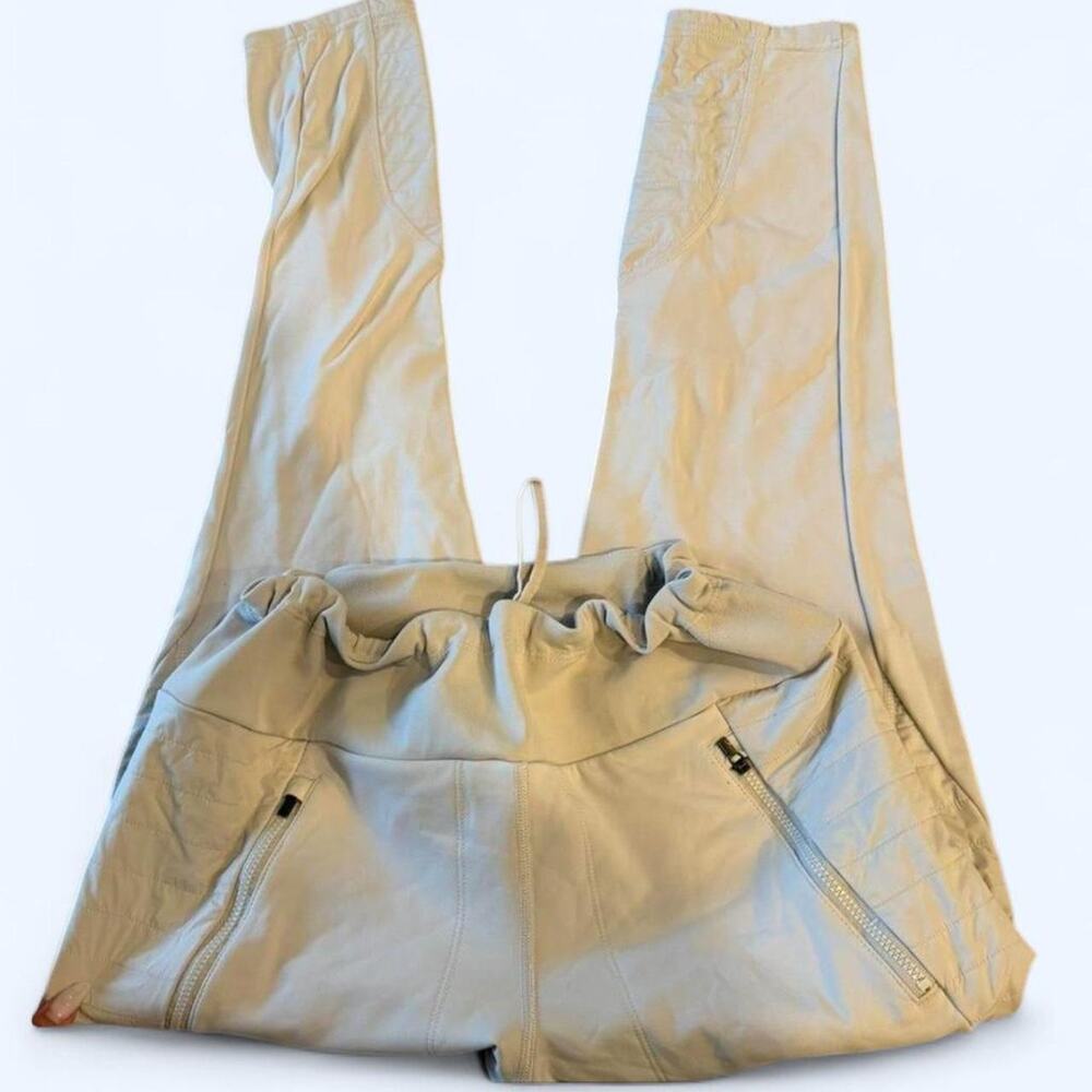 Athleta cream leggings with pockets